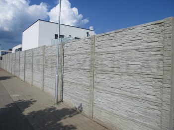 Betonzaun Gespaltete Stein 2m