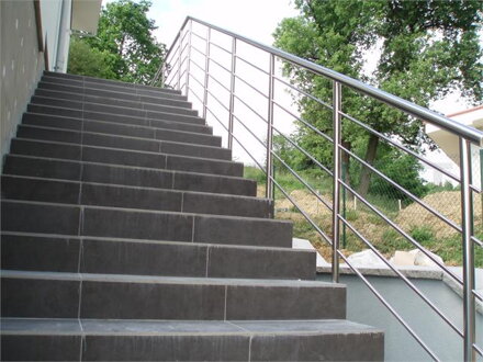 Pfosten Formrohr 40 x 40 x 2 mm mit 4 Querstabhaltern für 12 mm - Seitliche montage